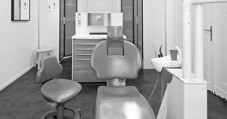 Schöne Zähne strahlen Sympathie aus - Zahnarztpraxis Natusch.